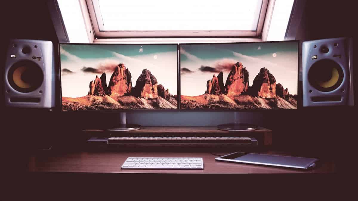 How Many Monitors Do I Need For Streaming? Valorvortech